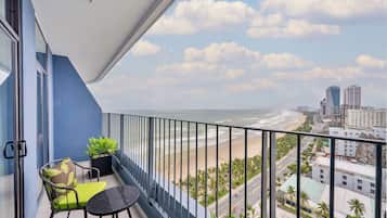 Premier Double Room, Ocean View | Minibar, in-room safe, desk, laptop workspace