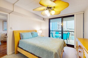 3 bedrooms, internet, bed sheets - Charming beachfront resort condo w/ocean views, balcony, pools, tennis, W/D & AC (Ocean City)