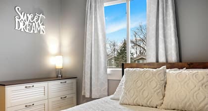 Paradise 4BR w/ Pool & Games