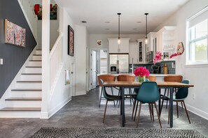 Dining - The WonderNest - St Pete, FL (30 Night Min. Stay) (St Petersburg)