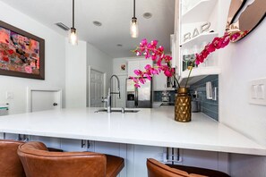 Coffee/tea maker, fridge, microwave, oven - The WonderNest - St Pete, FL (30 Night Min. Stay) (St Petersburg)