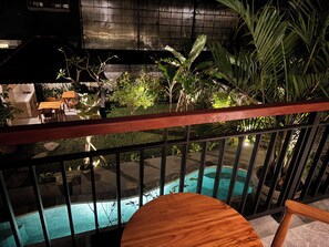 Kahden hengen deluxe-huone, näköala puutarhaan | Terassi/patio