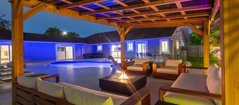 New Luxury Villa Serena Heated Pool 15 min to Beach
