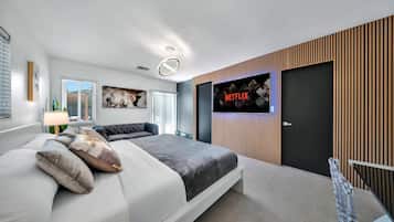 9 habitaciones, escritorio y tabla de planchar con plancha