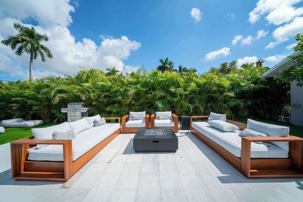 Property grounds - New Luxury Villa Serena Heated Pool 15 min to Beach (Miami)