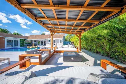 Luxury Villa Serena Heated Pool 15 min to Beach