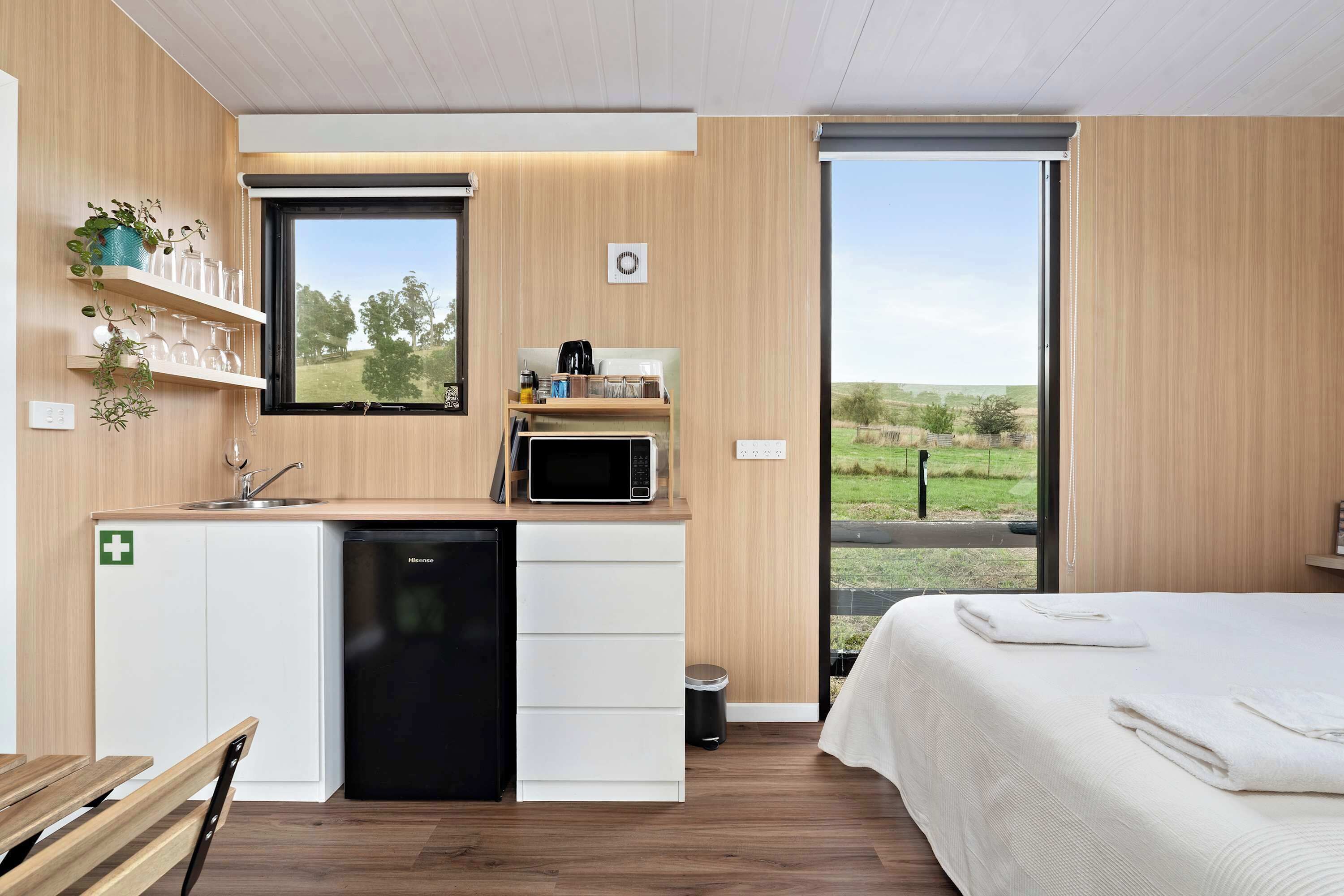 1 bedroom, bed sheets