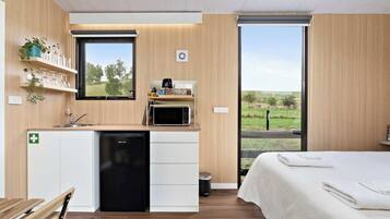 1 bedroom, bed sheets