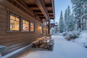 Outdoor dining - Schaffer’s Mill Escape | Golf Views & Near Skiing (Truckee)