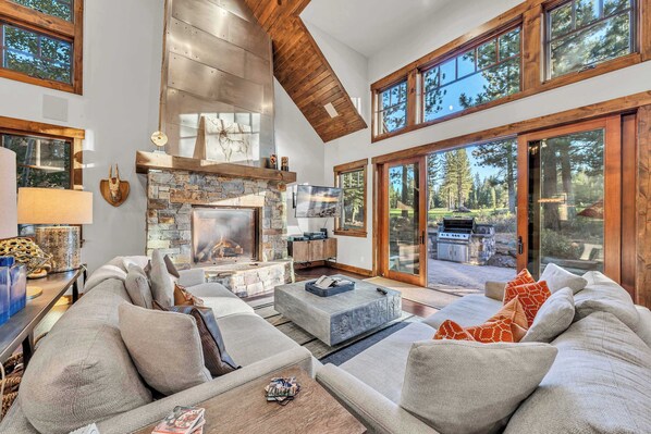 TV, fireplace - Schaffer’s Mill Escape | Golf Views & Near Skiing (Truckee)