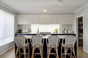 Fridge, microwave, oven, stovetop - Spacious Hamptons-style home with heated pool (St Leonards)