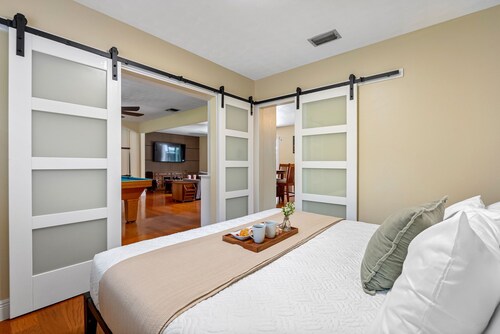 Brandon Getaway | 4BR Home w/ Pool & Hot Tub