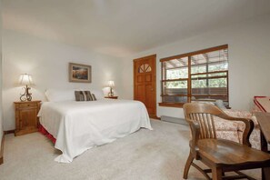 1 bedroom, desk, iron/ironing board, WiFi - Casa Sena-Courtyard | Patio | 1 Bedroom | Railyard (Santa Fe)