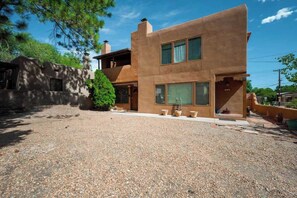 Exterior - Casa Sena-Courtyard | Patio | 1 Bedroom | Railyard (Santa Fe)