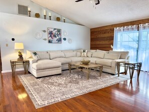 T éléviseur connecté, table de ping-pong