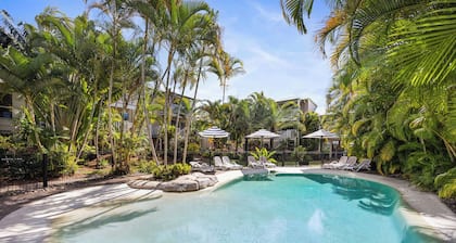 SBEACH13: Riverside Rest on Noosa River