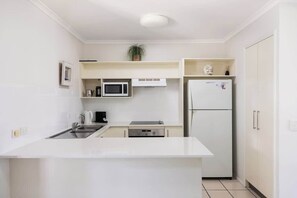 Coffee/tea maker, fridge, microwave, oven