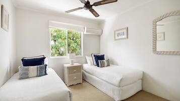 2 chambres, coffres-forts dans les chambres, fer et planche Ă repasser