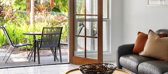 SBEACH13: Riverside Rest on Noosa River