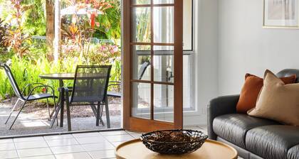 SBEACH13: Riverside Rest on Noosa River