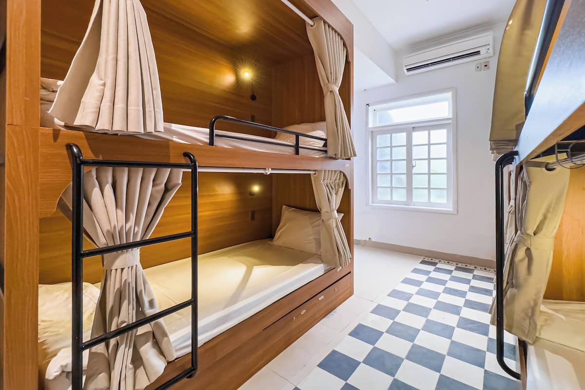 Blackout curtains, free WiFi