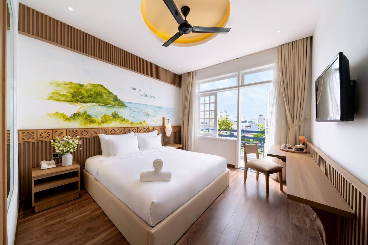 Deluxe Double Room, Balcony | Blackout curtains, free WiFi, bed sheets