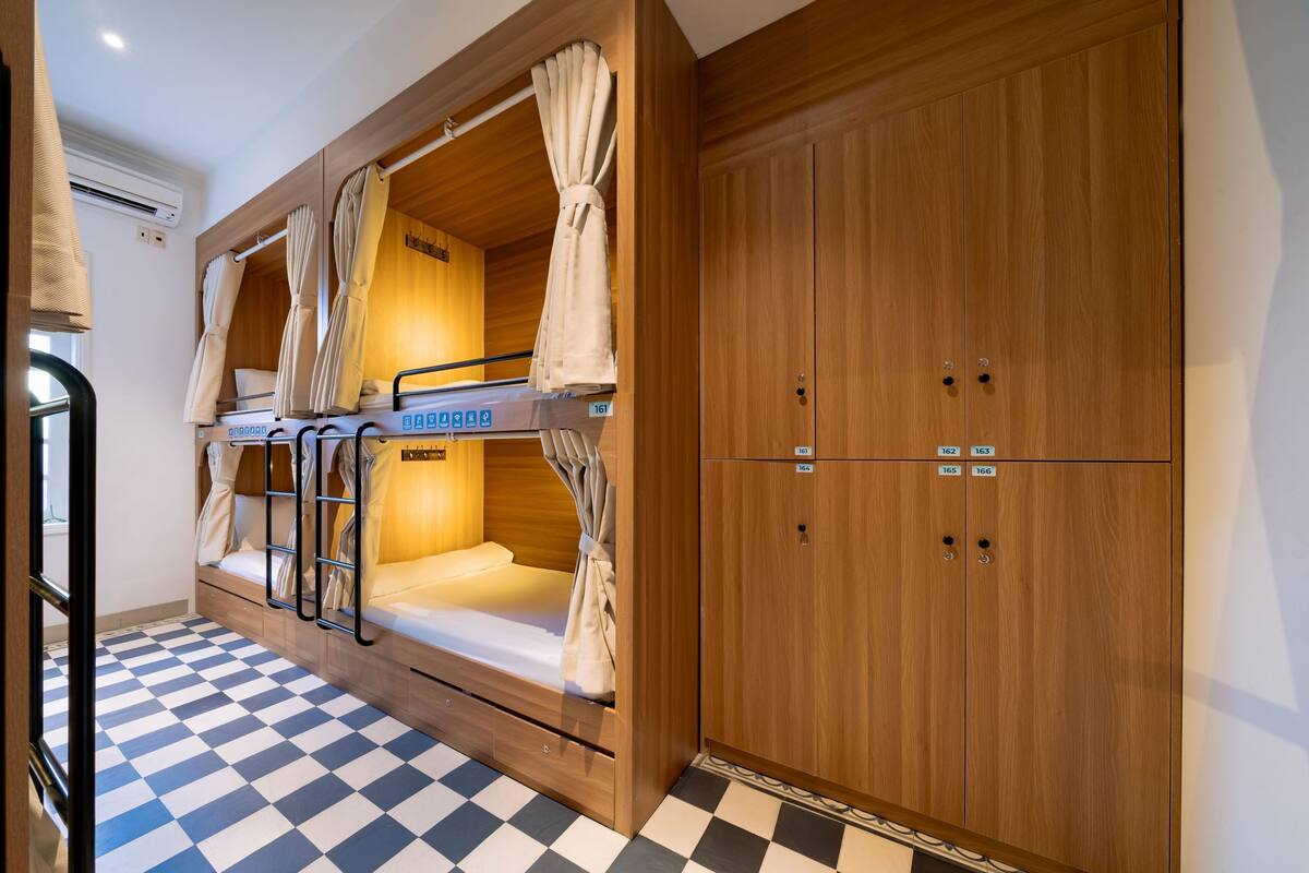 Blackout curtains, free WiFi, bed sheets