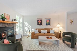 Smart TV, fireplace