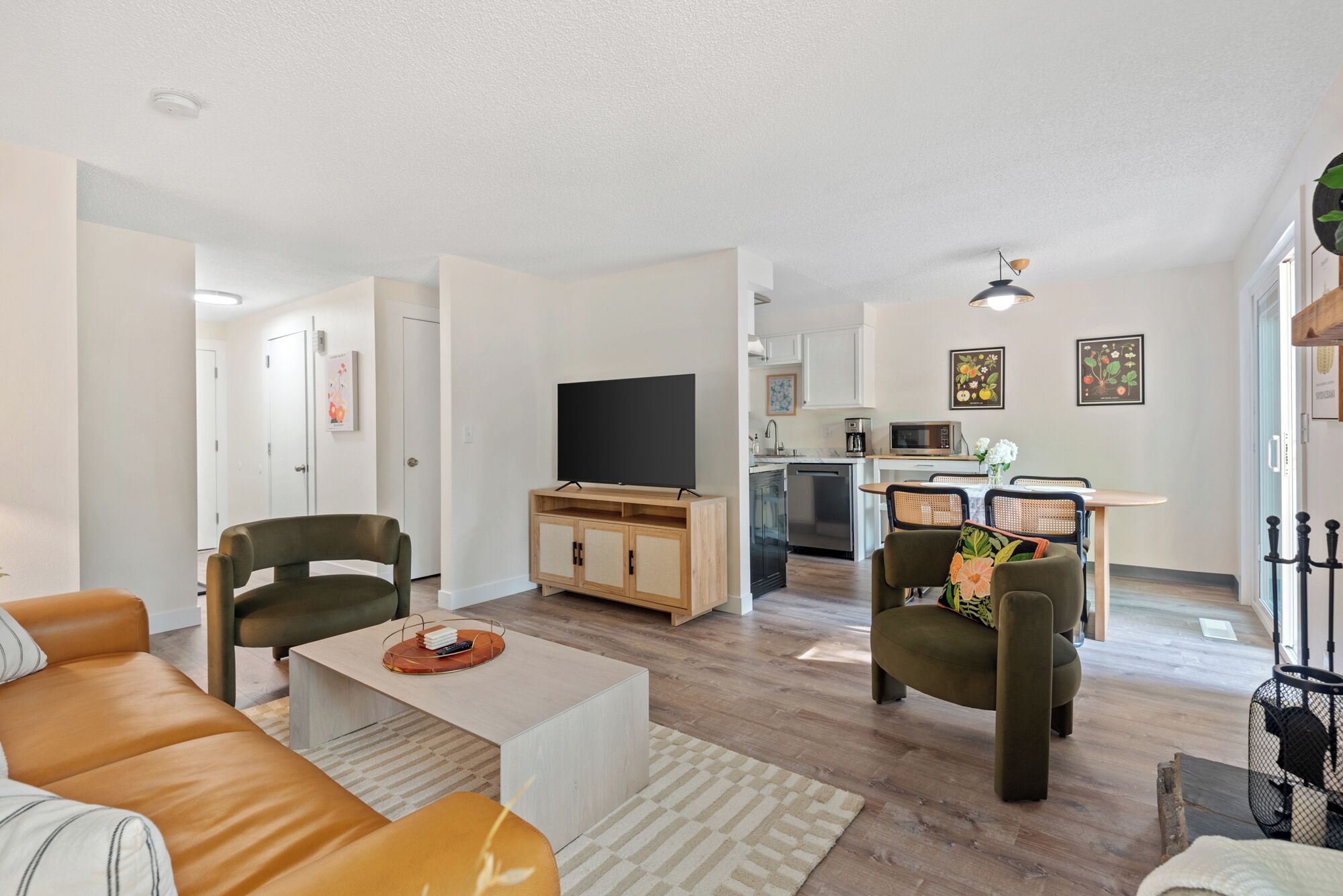 Een smart-tv en een open haard