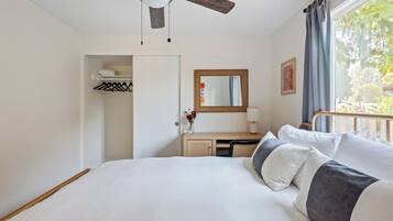 2 bedrooms, desk, iron/ironing board, travel crib