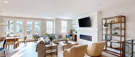 TV, fireplace