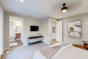 3 bedrooms, iron/ironing board, Internet, bed sheets