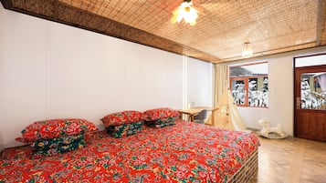 Familie driepersoonskamer | Individueel gedecoreerd, individueel gemeubileerd