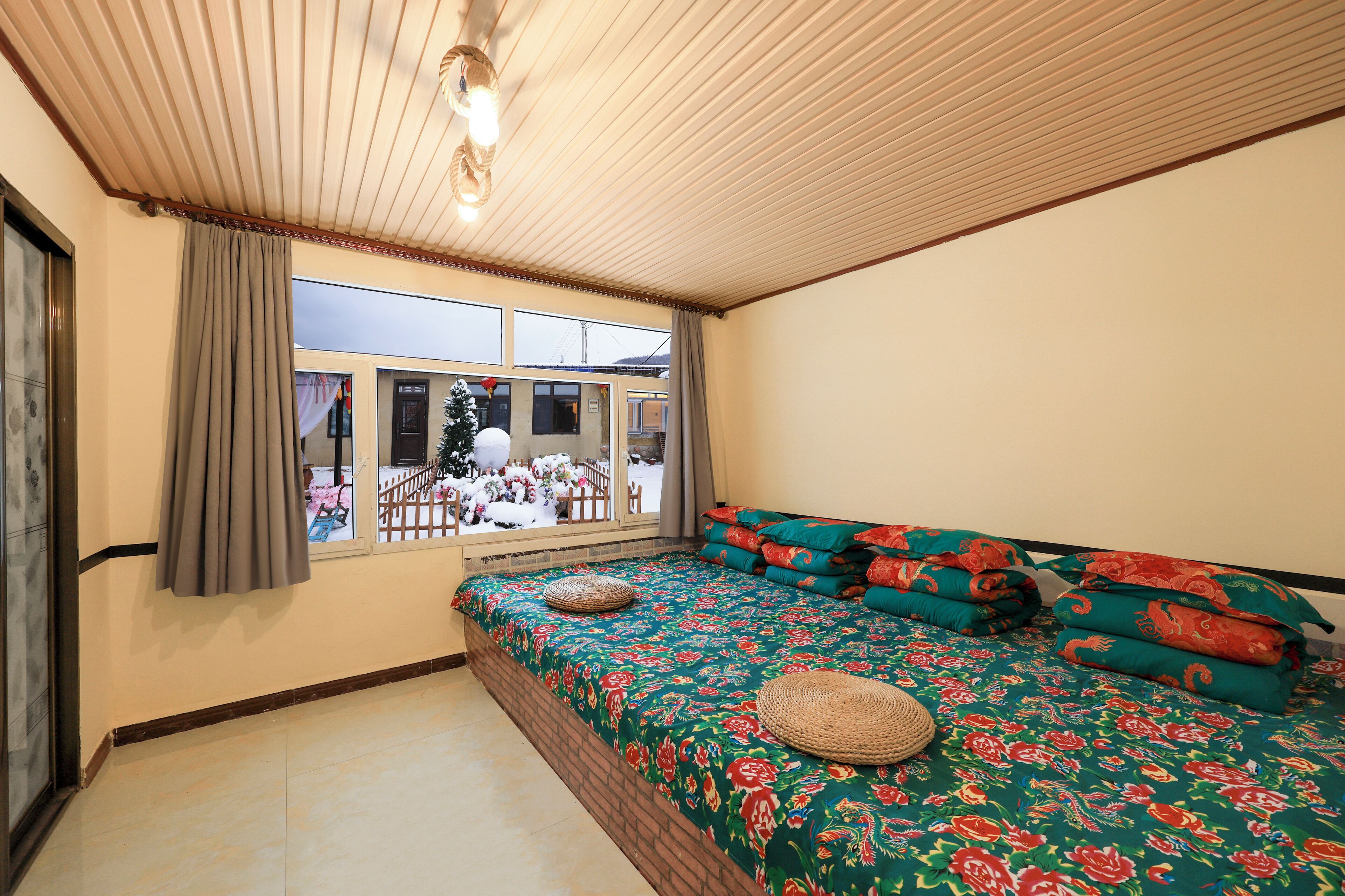 Economy driepersoonskamer | Individueel gedecoreerd, individueel gemeubileerd