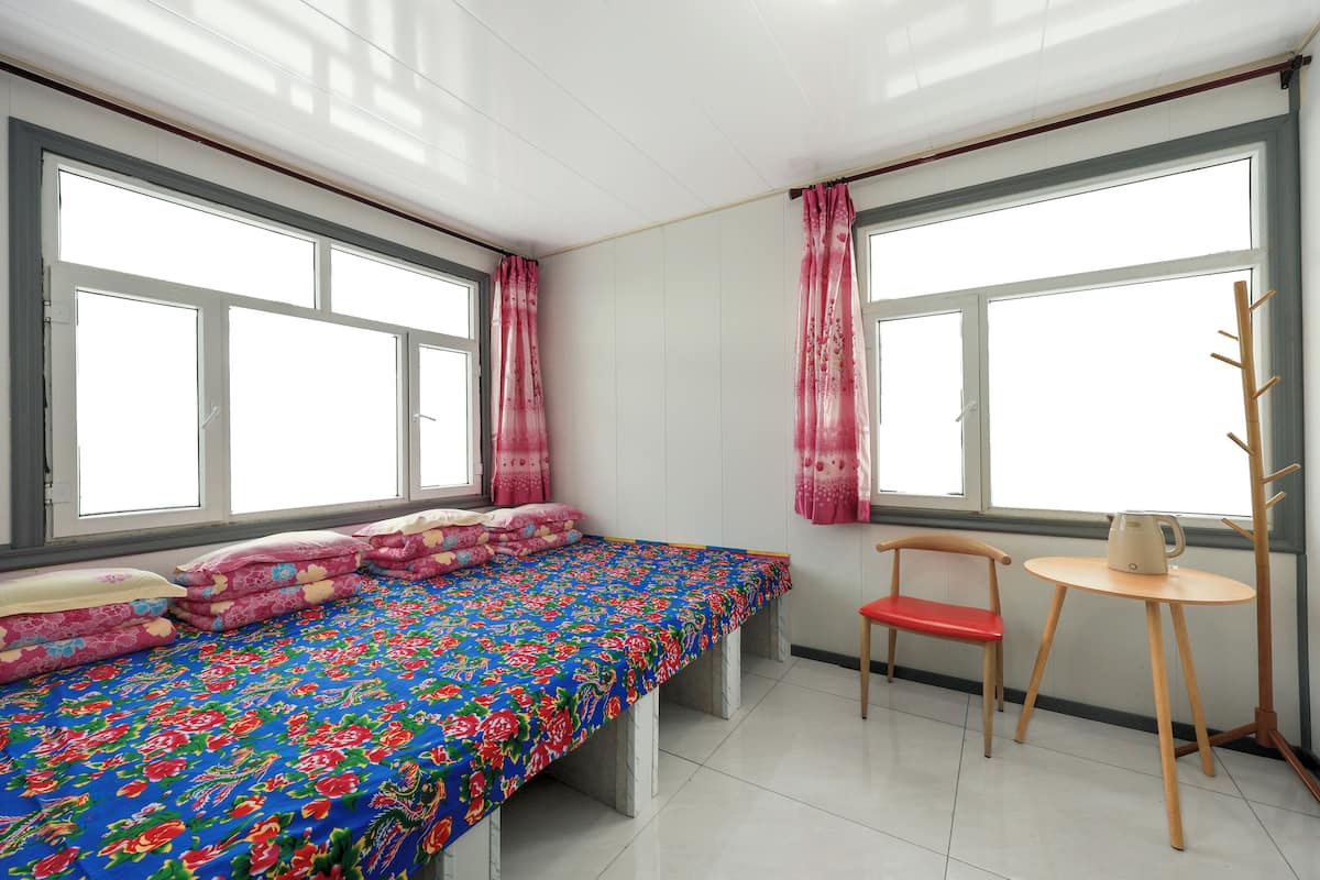 Habitación cuádruple clásica | Decoración personalizada y muebles diferentes