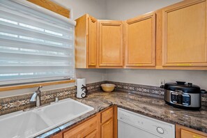 Microwave, stovetop, dishwasher, coffee/tea maker