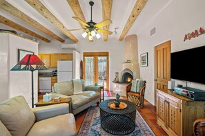 Smart TV, fireplace
