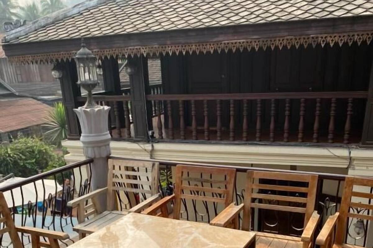 8 mixed dorm room | In-room safe, blackout drapes