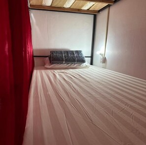 4 mixed dorm room | In-room safe, blackout drapes