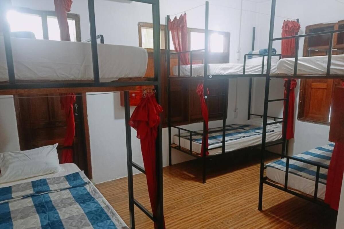 6 mixed dorm room | In-room safe, blackout drapes