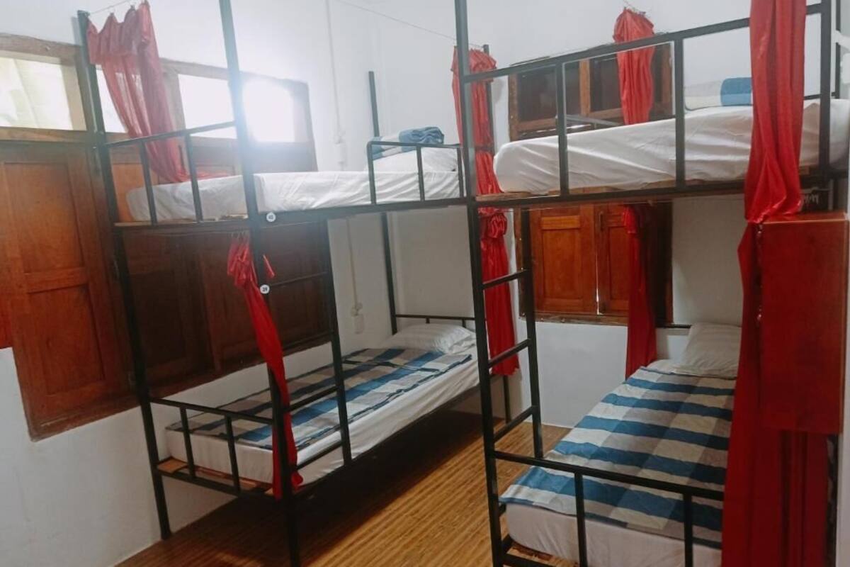 4 mixed dorm room | In-room safe, blackout drapes