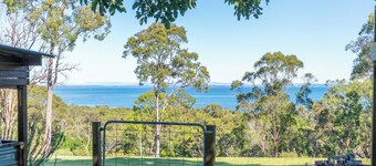 Rainbow Retreat - Spacious Family Retreat – Ideal for Two Families