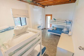 4 bedrooms, WiFi, bed sheets