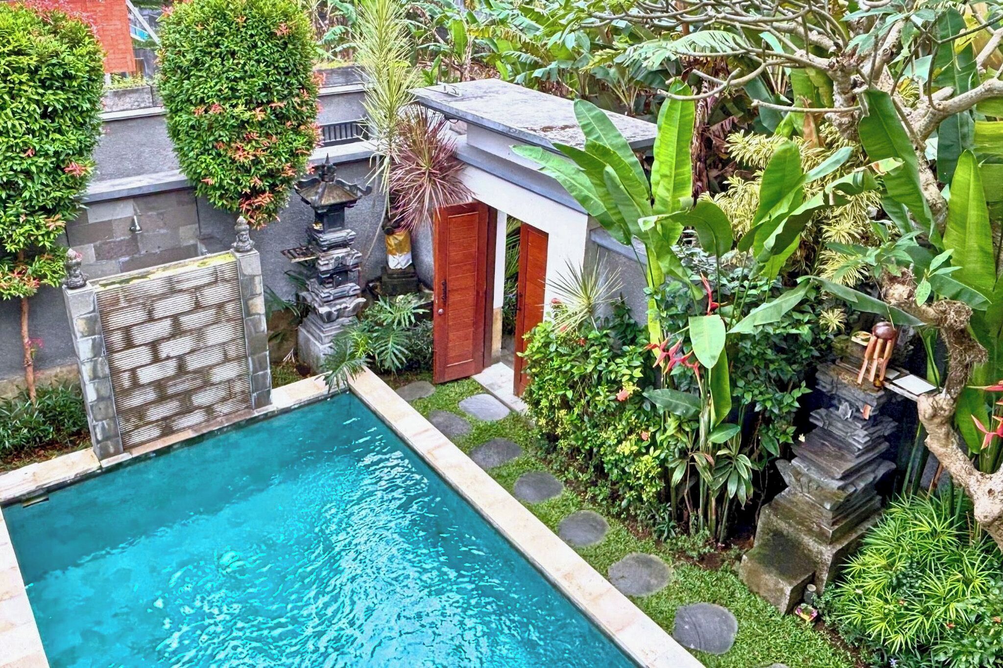 Kolam renang terbuka 