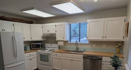 "New Listing" Newly renovated 3-bedroom house with AC in Orofino.