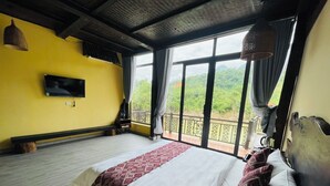 Luxury Double Room, Balcony, River View | Langsir/tirai gelap terus, seterika/papan seterika, Wi-fi percuma 