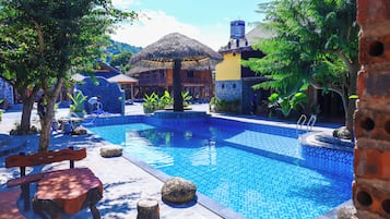 15 outdoor pools