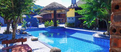 15 outdoor pools