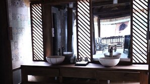Basic Shared Dormitory, City View | Bilik Mandi | Bidet 