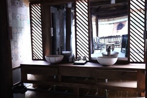 Basic Shared Dormitory, City View | Bathroom